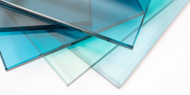 Sheets of Factory manufacturing tempered clear float glass panels cut to size sheet glass